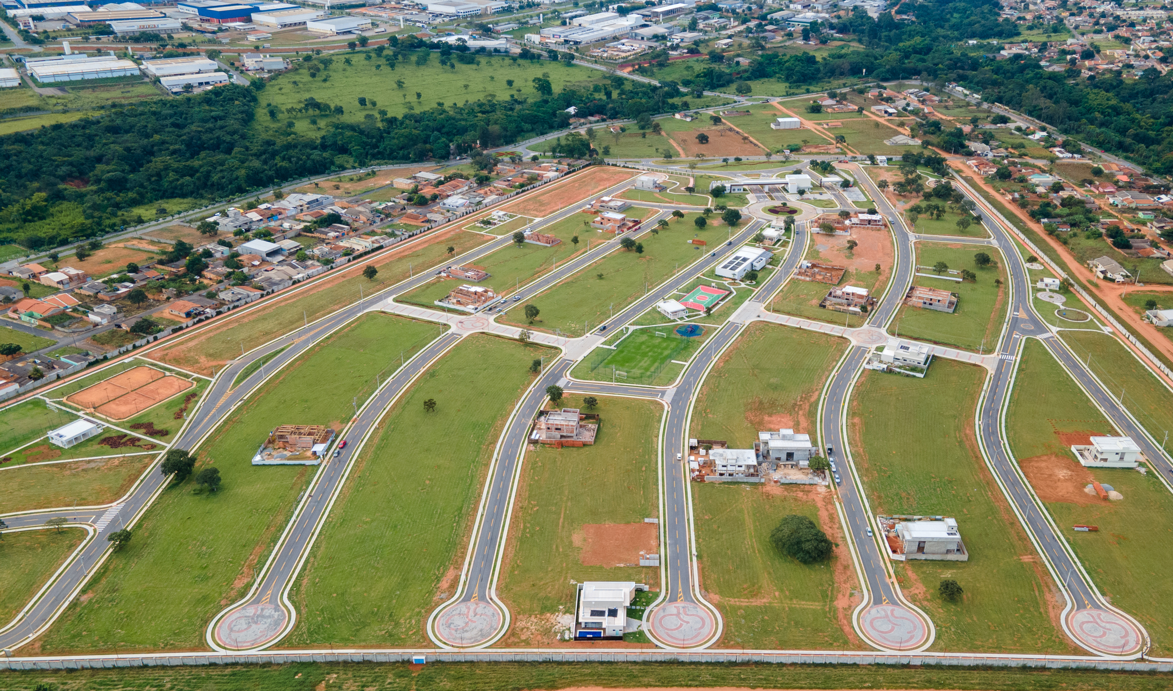 Residencial Multifamiliar de 568m² no bairro Jardim Cristal, em Aparecida de Goiânia | Eu Corretor