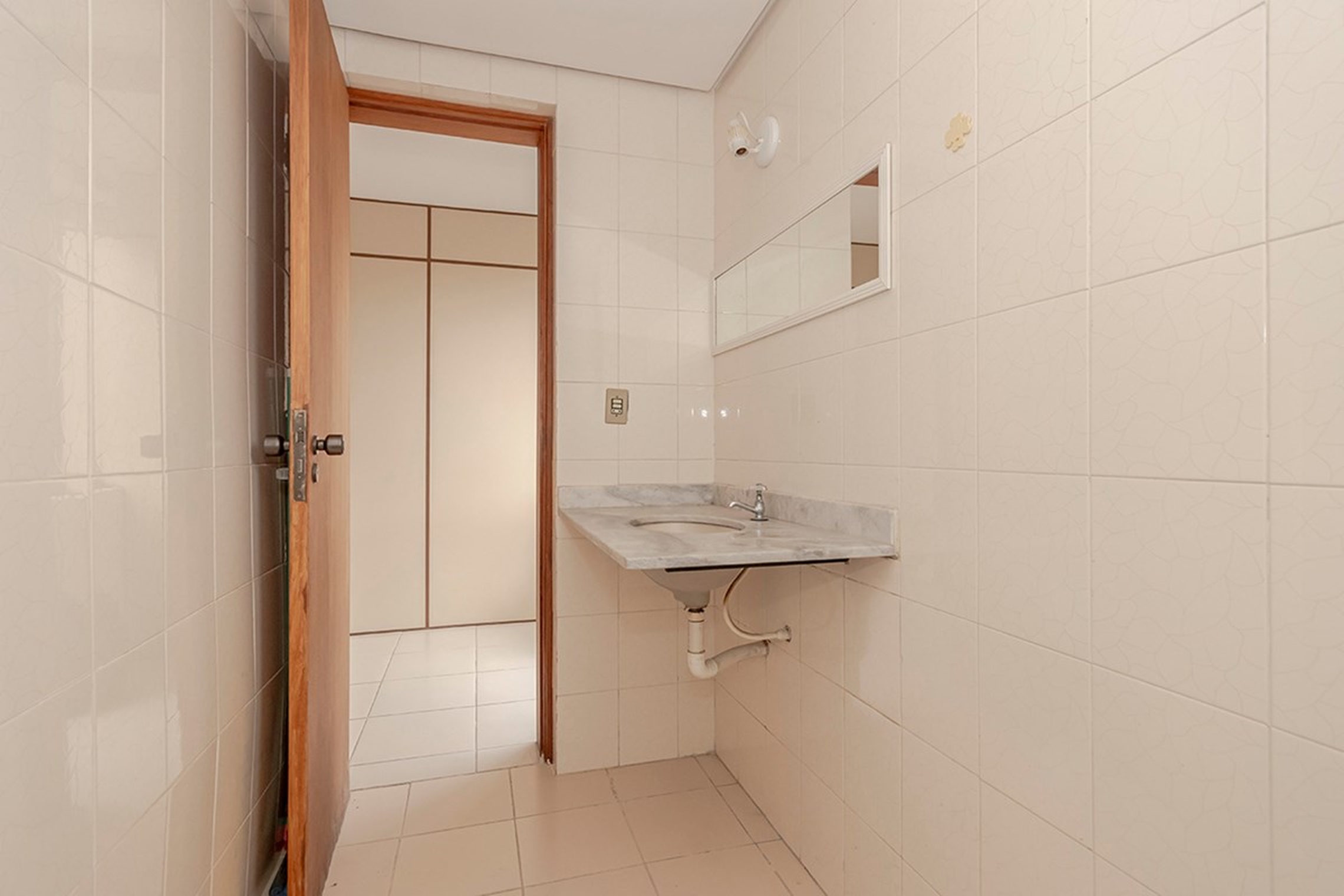 FCC 881 Sala 612491052-141