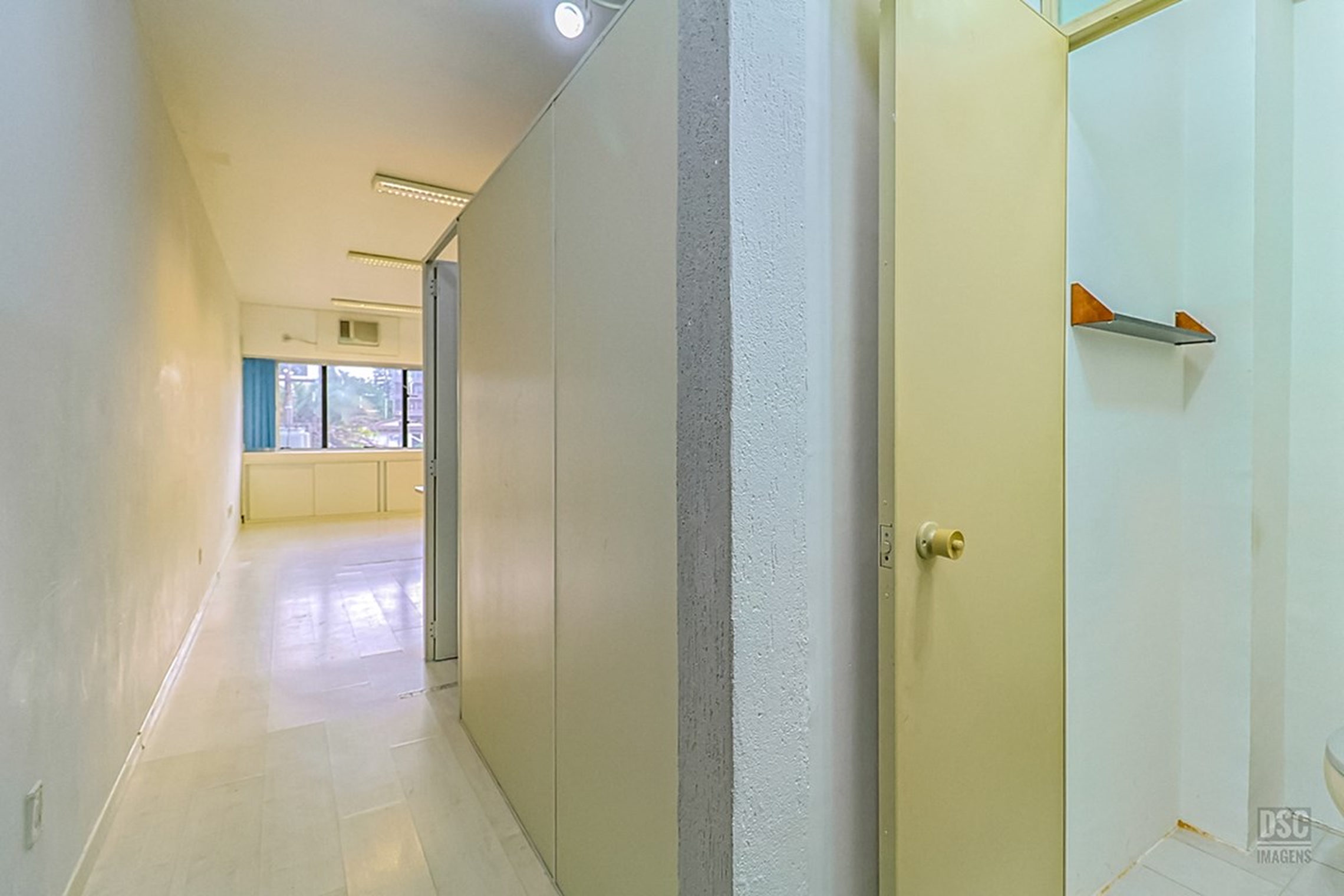 Sala, à venda, 38 m², Passo da Areia - Porto Alegre — foto 2