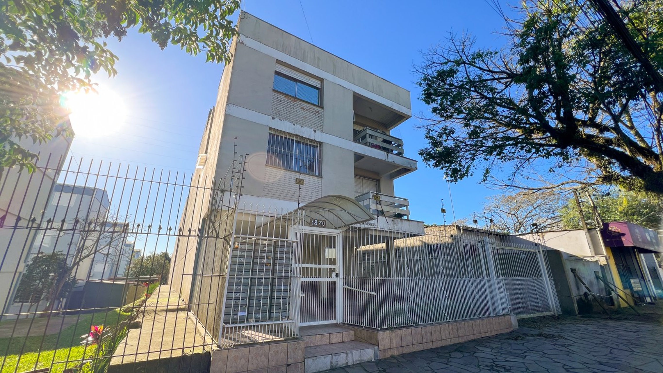 011 fachada
