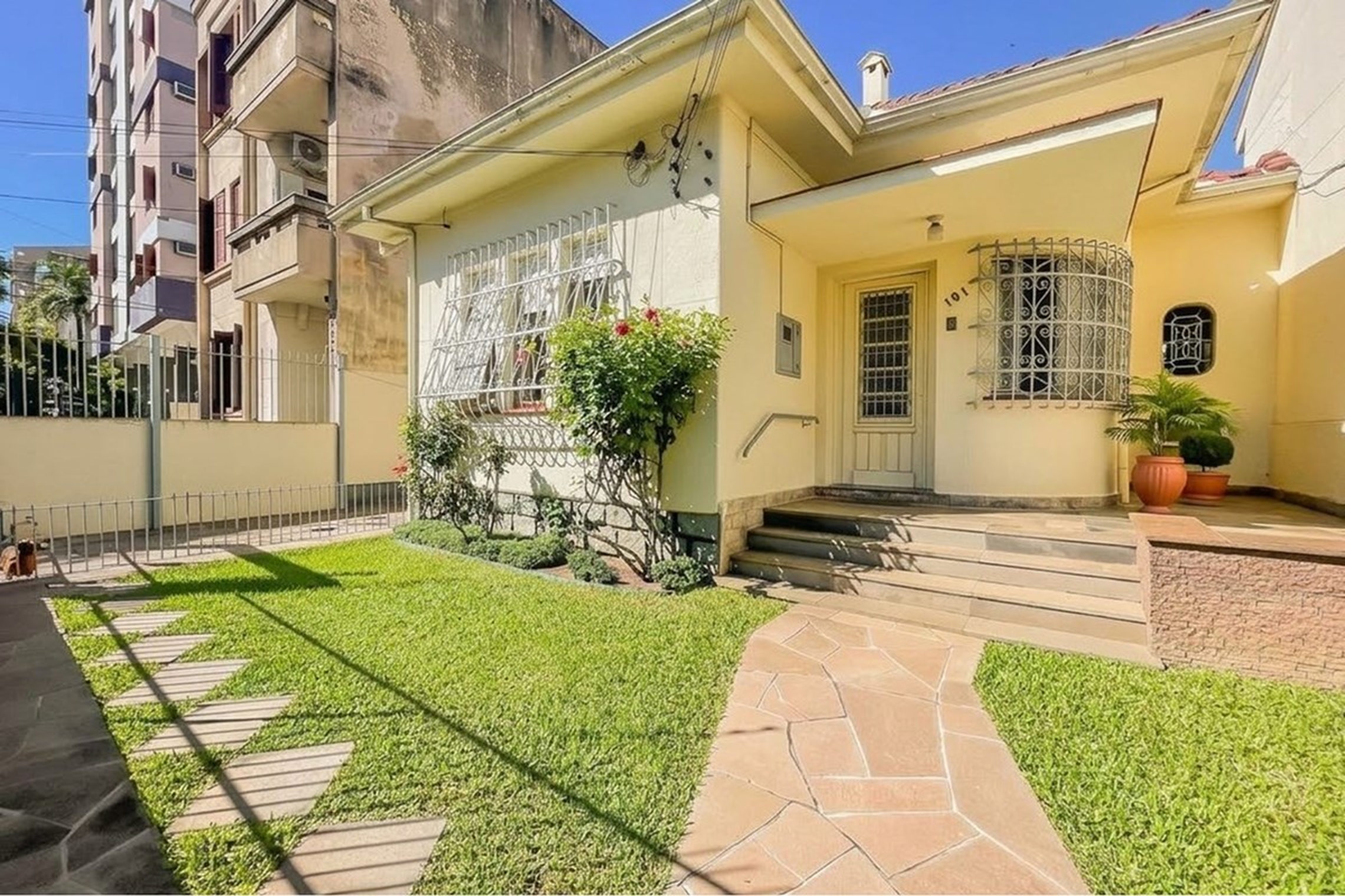 MDB 191 612541046-8 — Casa 6 dorm