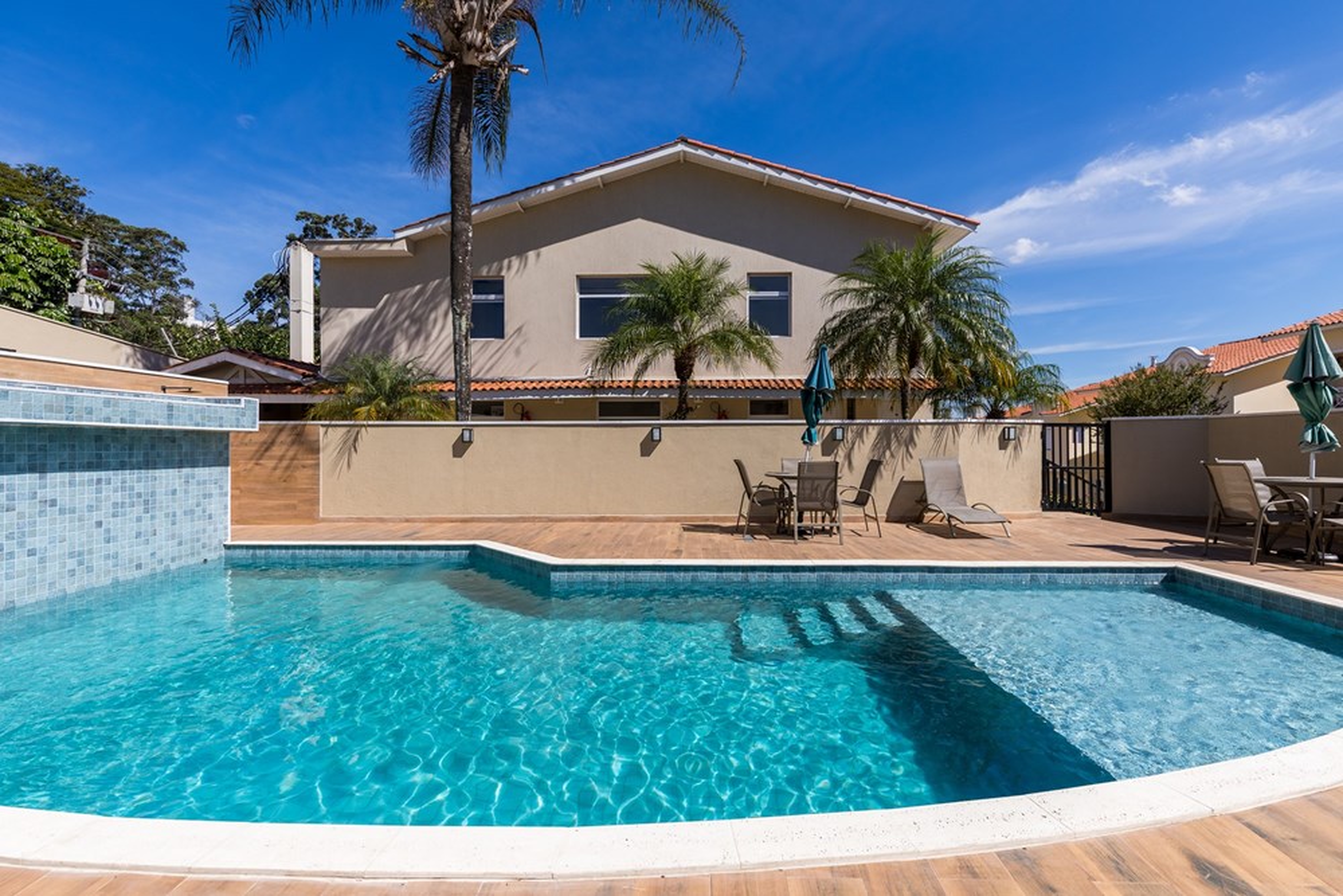 TRS 100 602221035-8 - REMAX Galeria Exclusividades